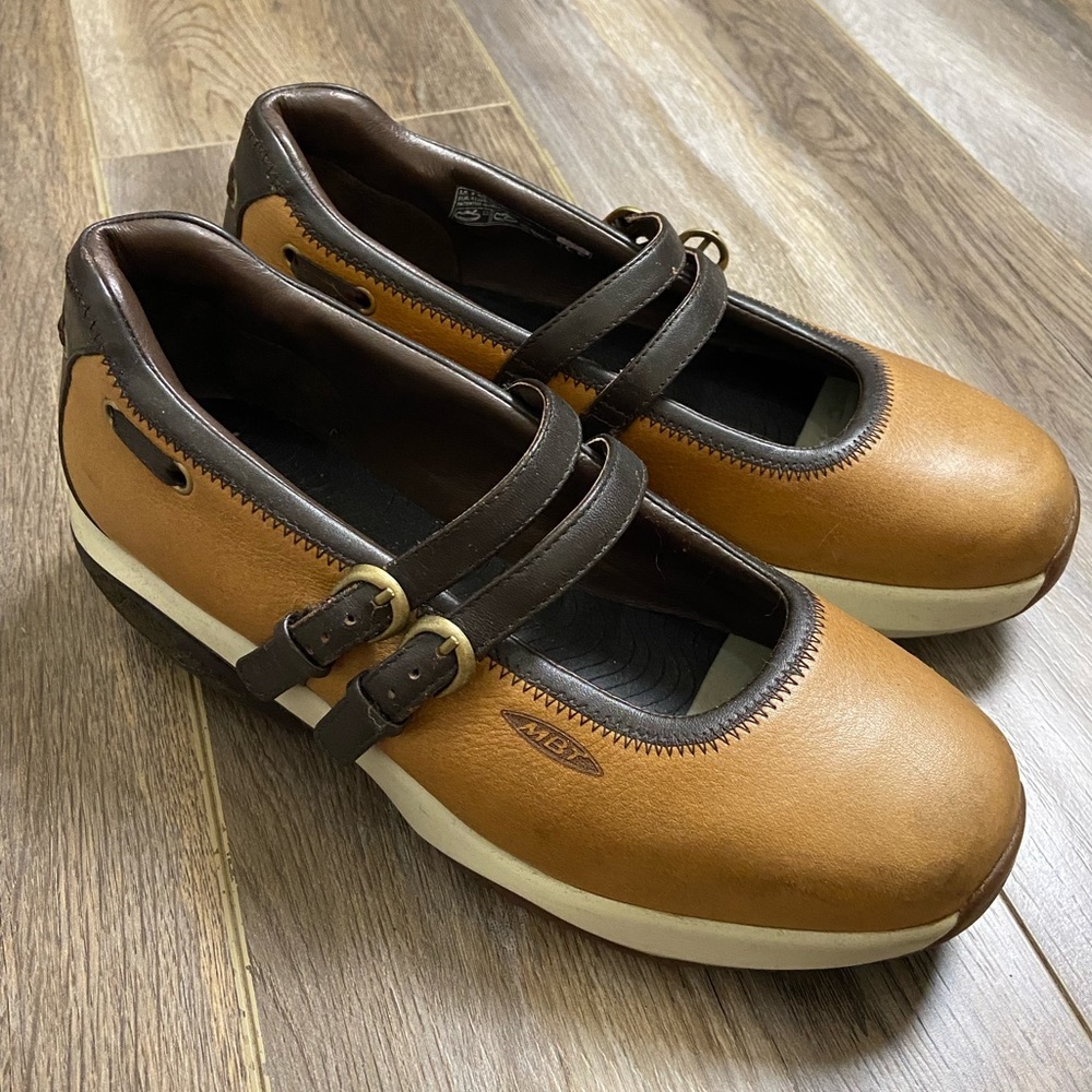 MBT  Technology leather Mary Jane comfort rocking shoe 10